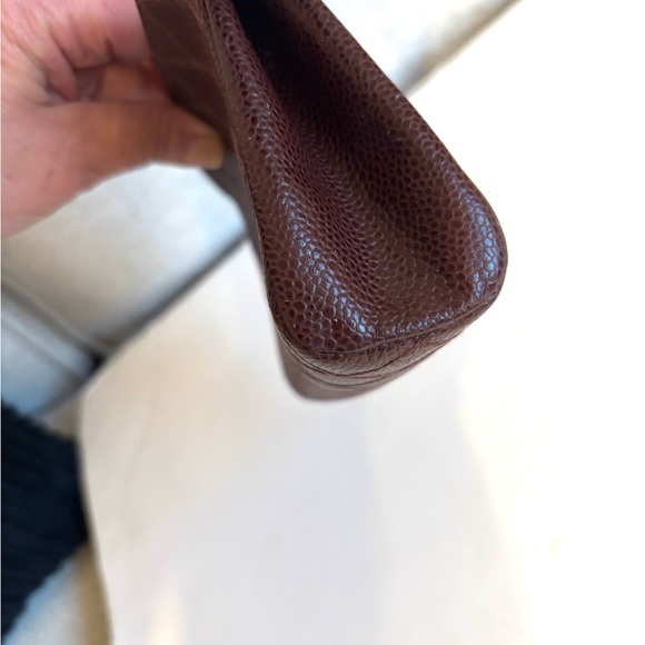 Authentic Chanel Bordeaux caviar cosmetic pouch - Picture 4 of 12